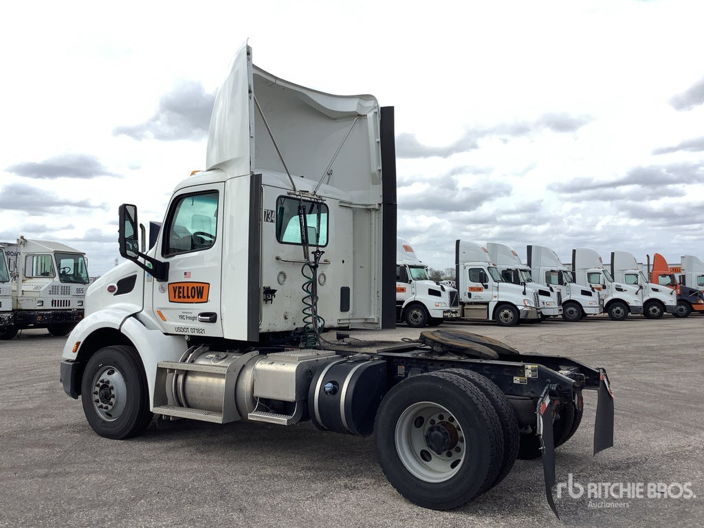 2022 Peterbilt 579 4x2 S/A Day Cab Truck Tractor