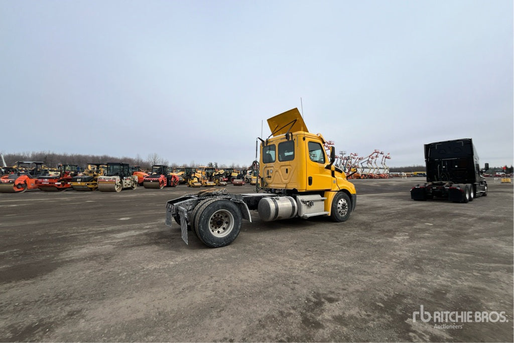 2019 Freightliner Cascadia 126 4x2 S/A Day Cab Truck Tractor