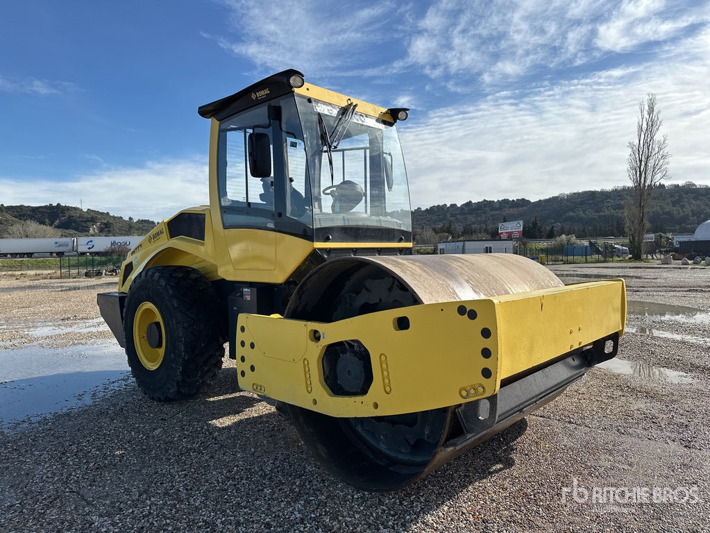 2018 Bomag BW212D-5 Smooth Drum Compactor