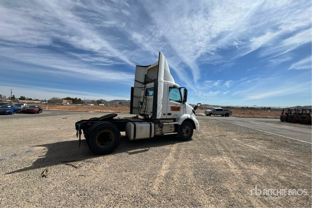 2022 Volvo VNR 4x2 S/A Day Cab Truck Tractor