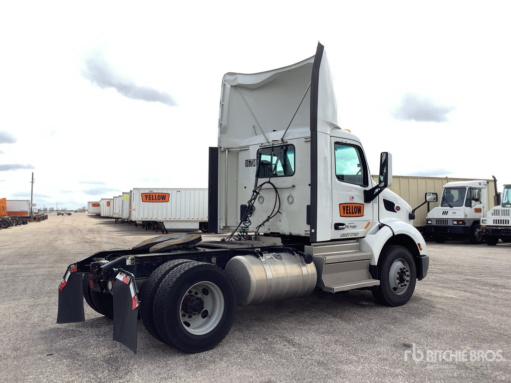 2022 Peterbilt 579 4x2 S/A Day Cab Truck Tractor