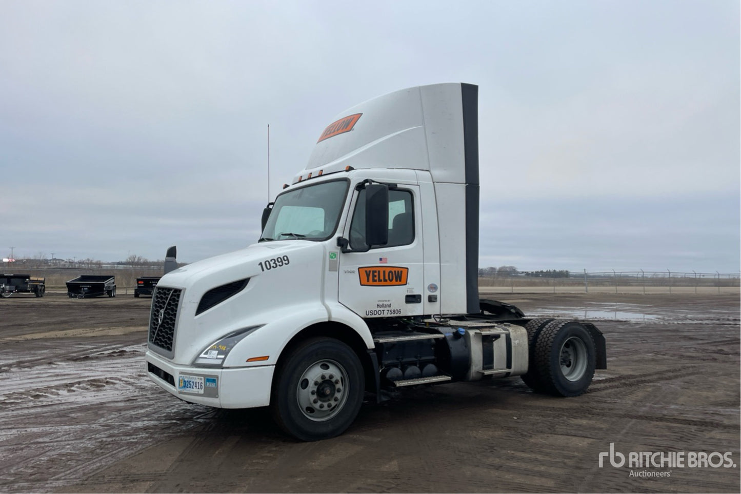 2023 Volvo VNR300 4x2 S/A Day Cab Truck Tractor