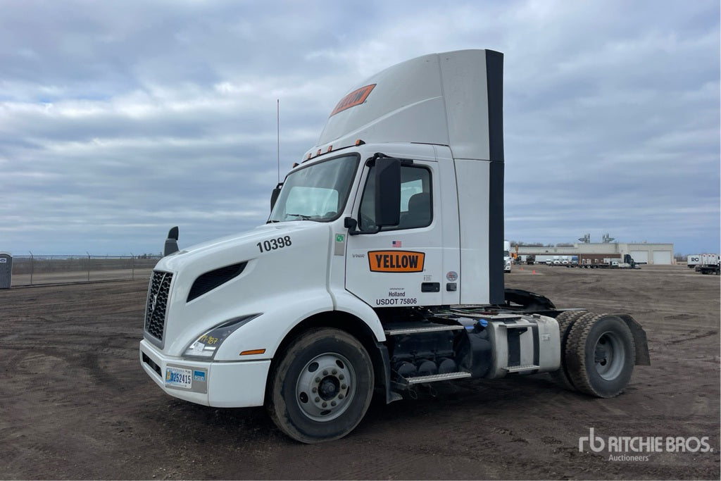 2023 Volvo VNR200 4x2 S/A Day Cab Truck Tractor