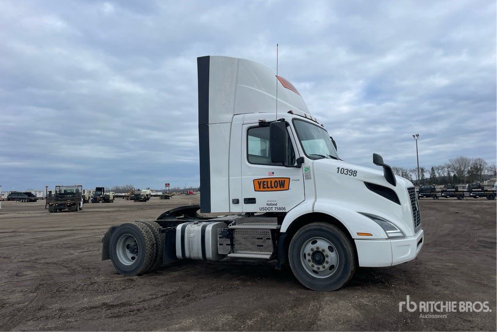 2023 Volvo VNR200 4x2 S/A Day Cab Truck Tractor