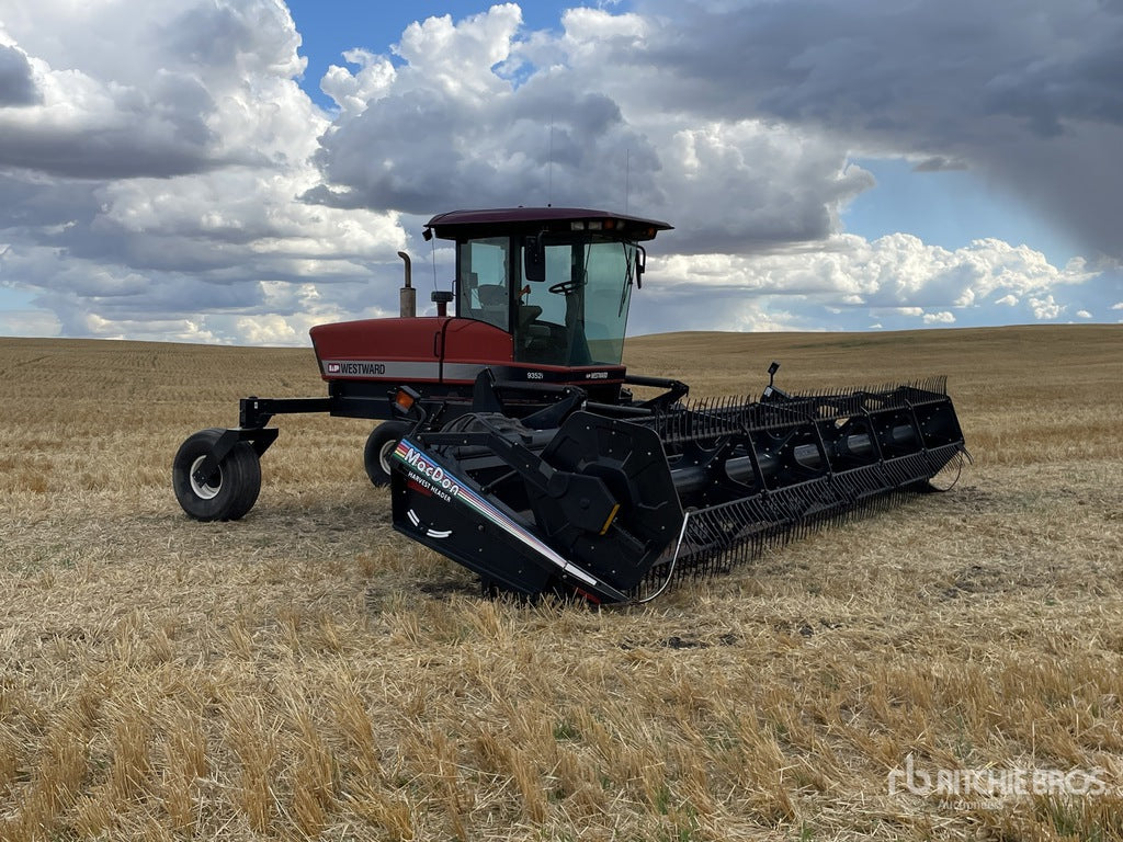 2005 Westward 9352I 25 ft Swather Windrower