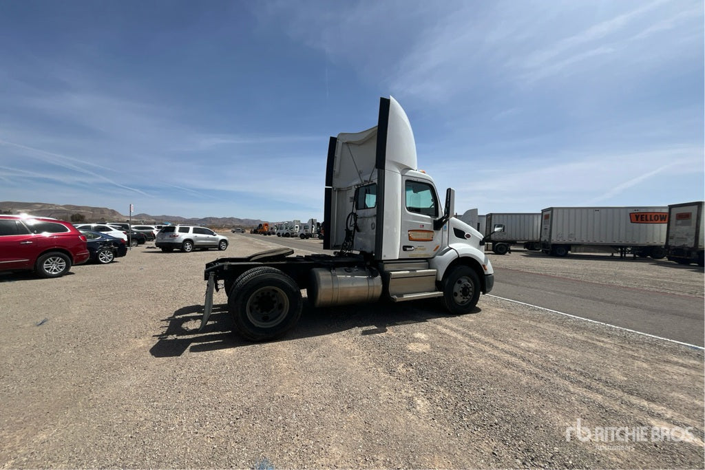 2022 Peterbilt 579 4x2 S/A Day Cab Truck Tractor