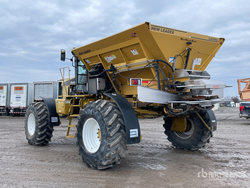 2005 Rogator 1064 Self-Propelled Fertilizer Spreader