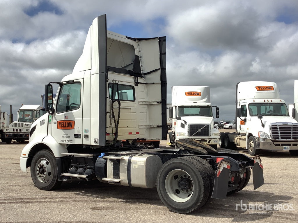 2022 Volvo VNR 4x2 S/A Day Cab Truck Tractor