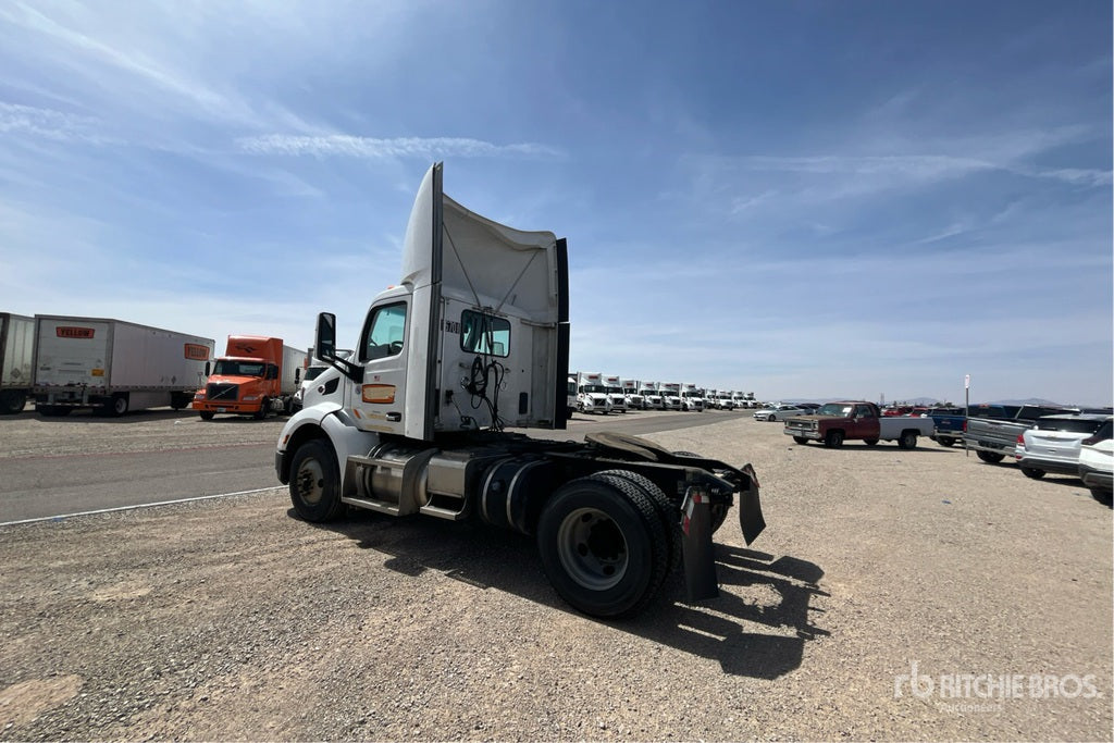 2022 Peterbilt 579 4x2 S/A Day Cab Truck Tractor