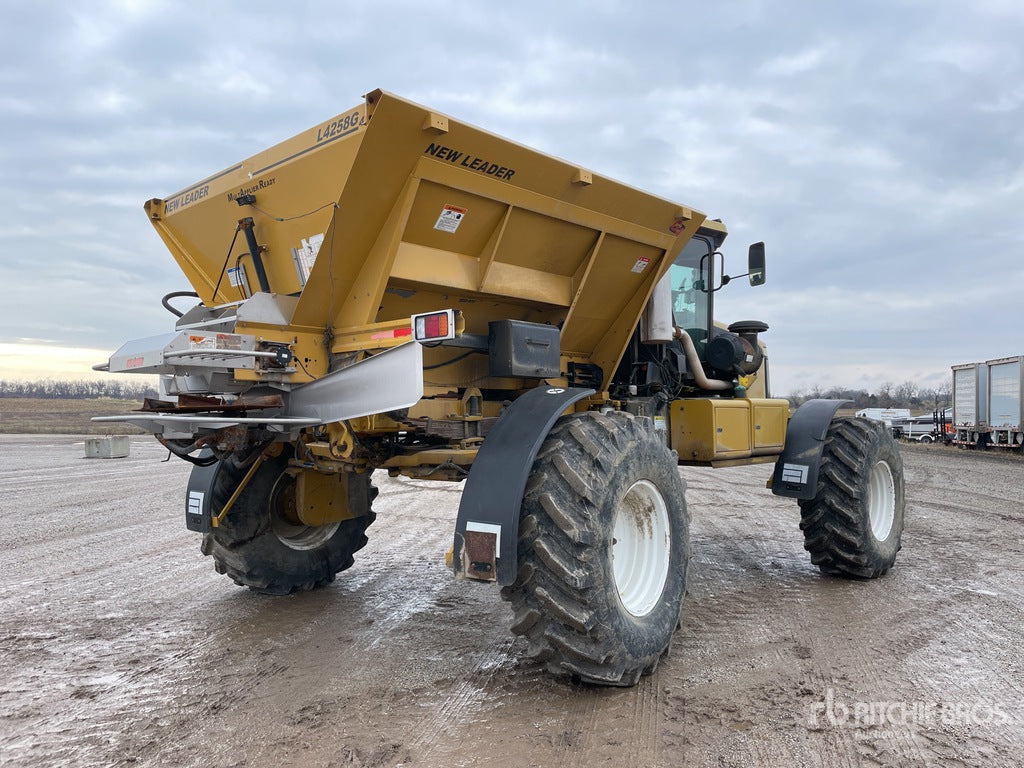 2005 Rogator 1064 Self-Propelled Fertilizer Spreader